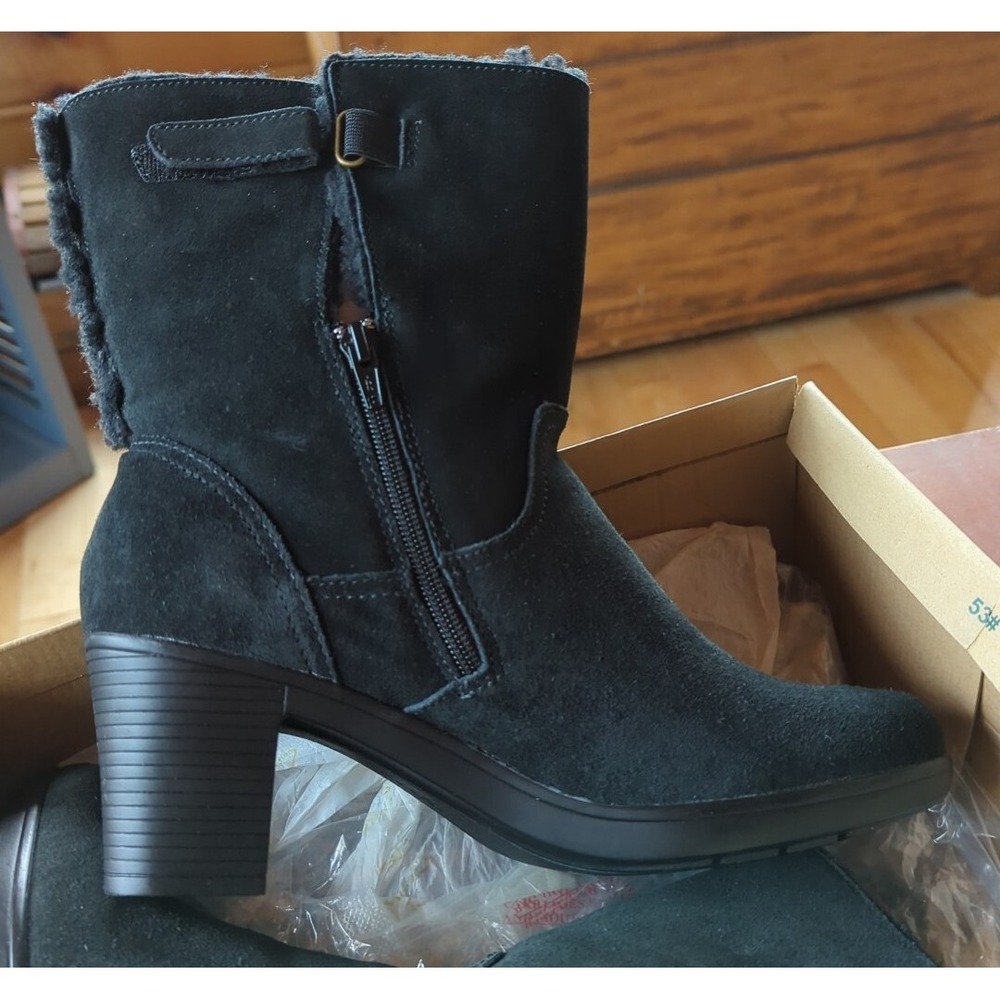 Brand New CLARKS Bendables Back Suede Ankle Boots Distressed Sz 10 M - Picture 3 of 7